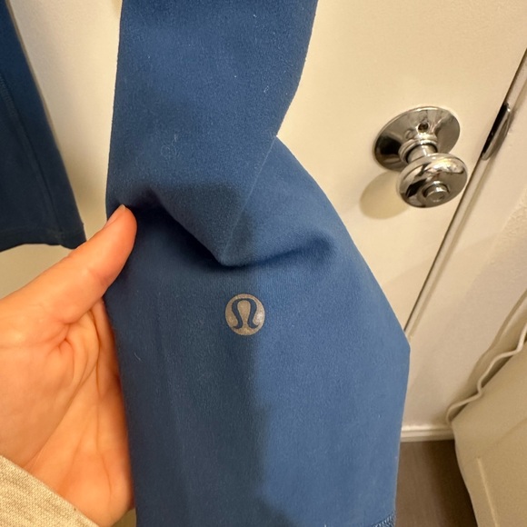 Lululemon crop deep blue leggings - Picture 4 of 4